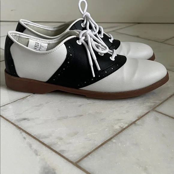 Black & White Saddle Oxford - Picture 5 of 8